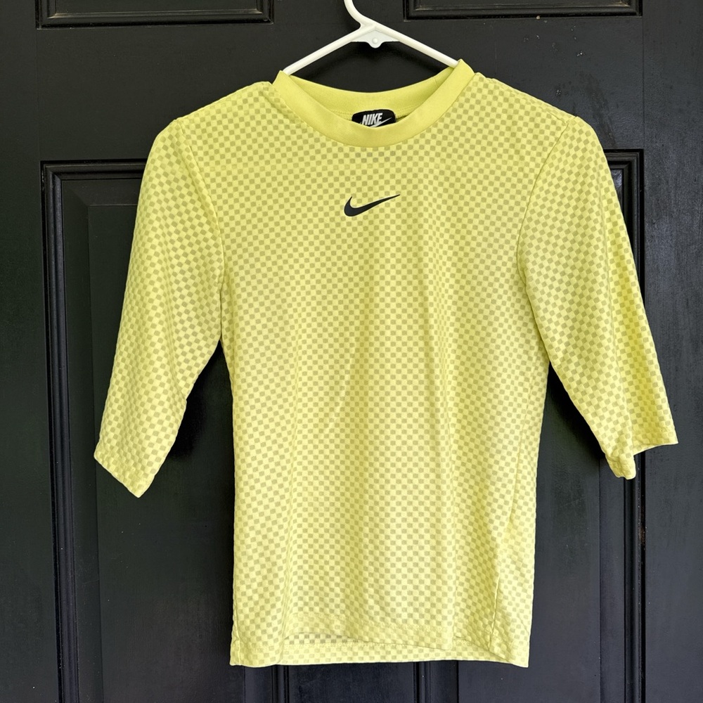 Nike Men’s Light Yellow Athletic Short Sleeve Training Top